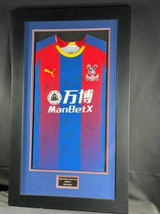 Camiseta de local firmada del primer equipo del club de fútbol Crystal Palace 2018 2019 - Imagen 1 de 4