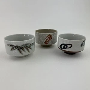 Lotto 3 tazze saki ceramica giapponese ceramica dipinta smaltata beige grigio Giappone vintage - Foto 1 di 12