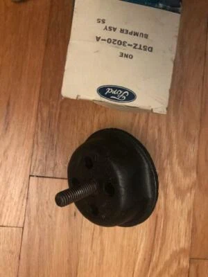 NOS 1976 1977 福特 B500 B600 B700 前轴保险杠 D5TZ-3020-A — 第 1/2 张图片