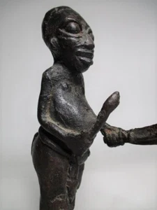 Cast Metal Africa Figurine on Wooden Base Chief? Scepter Beautiful Patina - Picture 1 of 12