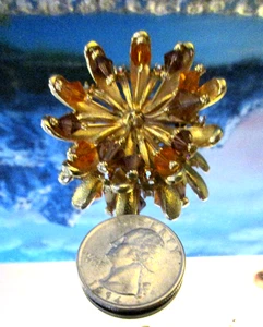 Vintage ART gestempelte Blumenbrosche ~ Bernstein facettierte Perlen/Edelsteine ~ goldfarbene Fassung - Bild 1 von 5