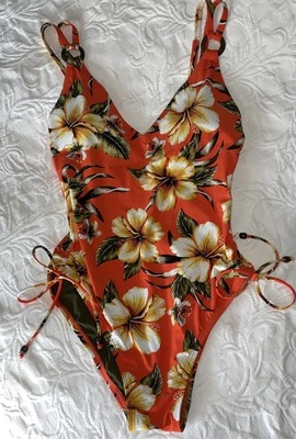 Traje de baño ajustado Dippers Kahului cambio de forma mediano naranja floral tropical Foto 1 de 4