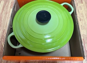 Le Creuset Signature Cocotte rotonda 22 cm verde kiwi con scatola esterna NON USATO - Foto 1 di 24