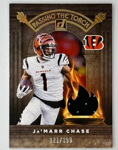 2022 Donruss Football Passing the Torch PTTJ-2 Ja'Marr Chase & Chad Johnson /199 - Bild 1 von 6