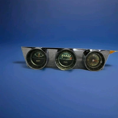 Pontiac Grand Prix 1963 trío de tres calibres (batería, combustible y reloj) y bisel cromado Foto 1 de 4