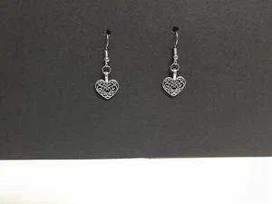 Gorgeous filigree heart earrings - Picture 1 of 3