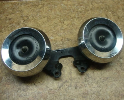 Kawasaki Vulcan VN750 VN 750 1986 bocina delantera doble 86 Foto 1 de 3