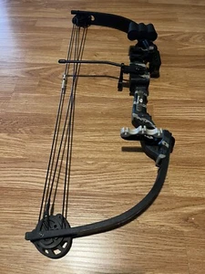 Mossy oak Youth Bow  with 2 arrows - Picture 1 of 7