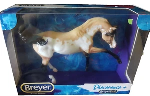 Nuevo en caja Breyer 711499 Rheverence + Half Arab 2021 Breyerfest brillante Buckskin Overo - Imagen 1 de 7