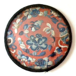 Antiguo arte asiático de bordado floral con vidrio biselado redondo pesado - Imagen 1 de 6