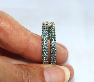 Pendientes de aro interiores exteriores de diamantes azules de 14 quilates en peso Foto 1 de 4