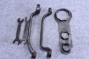 Lot of 5 Antique Vintage Ford Wrenches Vintage Tool Set - Picture 1 of 4