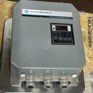ALLEN-BRADLEY 1333-ZAA EINSTELLBARER FREQUENZ AC DRIVE SER B 200-230V - Bild 1 von 5