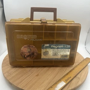Caja de aparejos de pesca Magnum By Plano doble cara 26 compartimentos modelo 1126 EE. UU. - Imagen 1 de 9