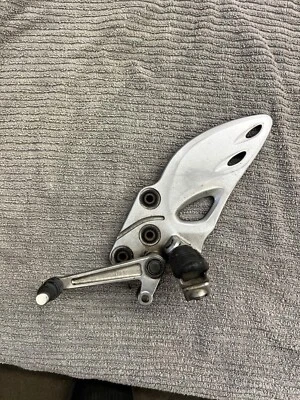 Conjunto de palanca de cambios de estriba delantera izquierda Suzuki Hayabusa GSXR 1300 2008-UP 43521-15H00 Foto 1 de 3