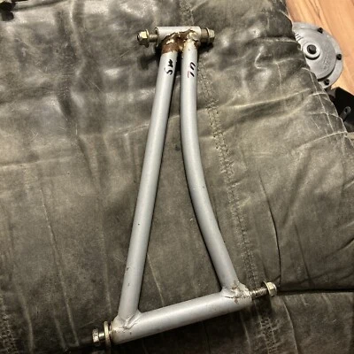 Arctic Cat M5 2005 brazo superior izquierdo Foto 1 de 4