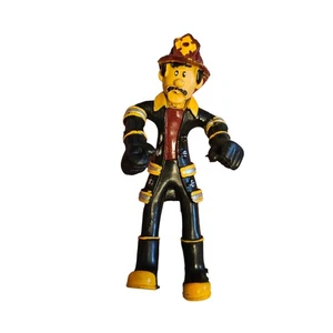 KidKraft Everyday Heroes Feuerwehrmann 4,5" Biegefigur - Bild 1 von 3