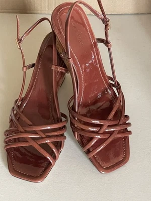 SANDALIAS DE CUÑA TORY BURCH 75 MM MULTI CORREA CHAROL EN. RUSSET MARRÓN 7,5 M Foto 1 de 4