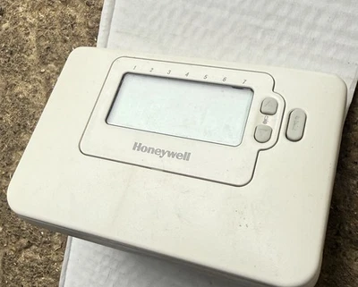 Honeywell CM707 7 Day Programmable Thermostat CM707A1029 Fully operational  - Image 1 of 4