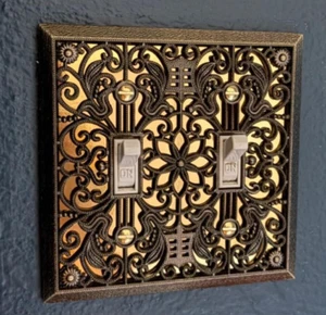 Placa de interruptor de luz de doble palanca de metal macizo de latón antiguo 2 filigrana - Imagen 1 de 20