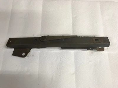 1986 Pontiac Fiero Seat Track, Right (Passenger) Side without Lever Foto 1 de 2