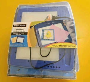 Fiskars Lightboss Ultimate Light Box System Kit Stencil Emboss Stylus 2002 Vintage - Foto 1 di 10