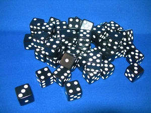 NUEVOS 100 DADOS NEGROS con PIPS BLANCOS 16MM ENVÍO GRATUITO BUNCO YAHTZEE CRAPS - Imagen 1 de 3