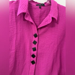 Women's blouse fuchsia colored, decorative black square buttons size XL - Picture 1 of 4