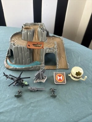 VTG 90s Micro Machines Military Battle Zones Hornet Hill 1994 Galoob Playset - Image 1 of 4