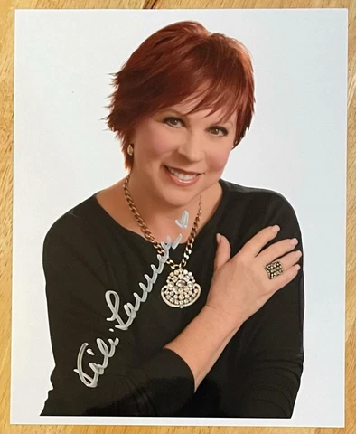VICKI LAWRENCE, AUTOGRAPHED 8" x 10" PHOTO,100% AUTHENTIC, AMAZING ACTRESS ! Cover