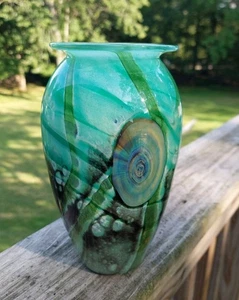 Jarrón de vidrio artístico soplado a mano firmado por Robert Eickholt 1999 patrón de ágata verde 7,5" - Imagen 1 de 10