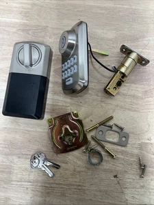 Kwikset Powerbolt 250 serratura elettronica a catenaccio per porta nichel satinato tastiera 10 pulsanti - Foto 1 di 4