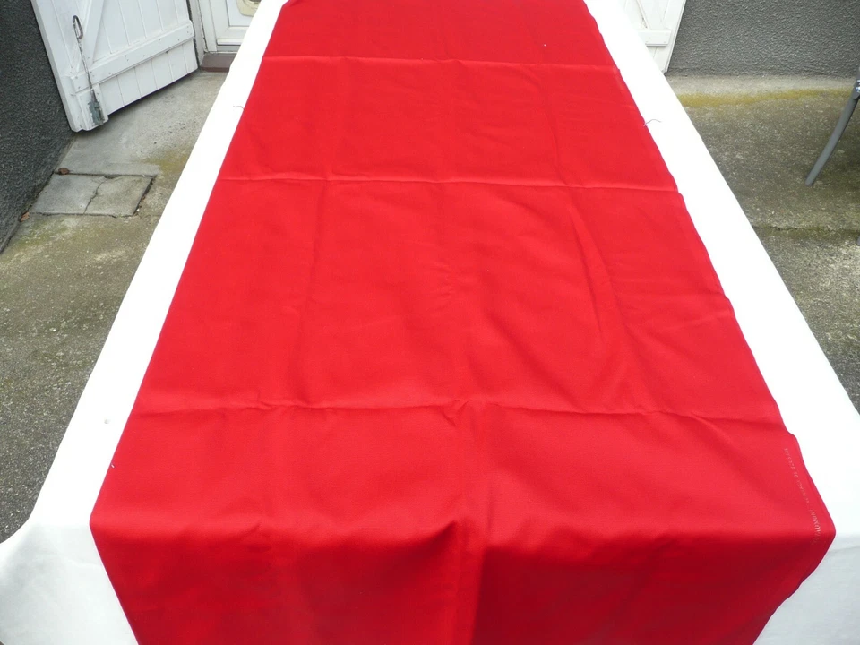 TISSU  VINTAGE en métis rouge de très belle qualité - Photo 1/4