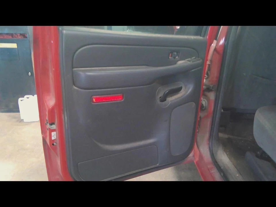 Used Rear Left Door Interior Trim Panel fits: 2006 Chevrolet Silverado 1500 pick Foto 1 de 4
