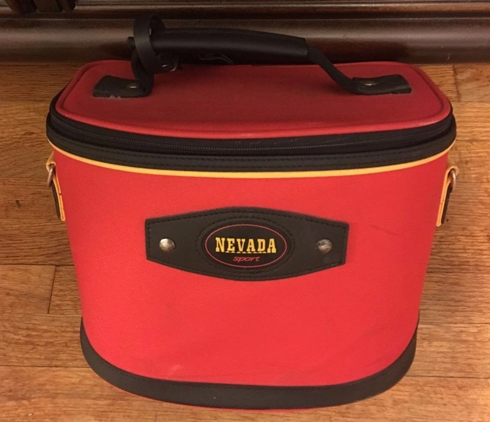 Bolsa de transporte deportiva Nevada roja/negra 8 3/4" Foto 1 de 4
