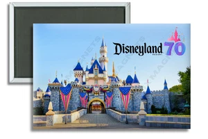 Castillo del 70 aniversario de Disneyland 2025 imán de refrigerador de 2" x 3" - Imagen 1 de 3