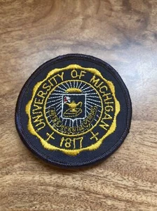 TOPPA UNIVERSITÀ MICHIGAN ANNI 70 80 COLLEGE 3" RARA VINTAGE MI CREST sigillo calcio - Foto 1 di 6