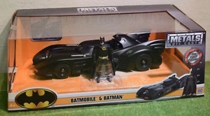 Maßstab 1:24 Die-Cast Jada 1989 Film Batmobile und Batman - Bild 1 von 2