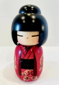 SIGNED JAPANESE WOOD KOKESHI DOLL BEAUTIFUL FLOWERED KIMONO BY SATO SUIGAI ! - Picture 1 of 7