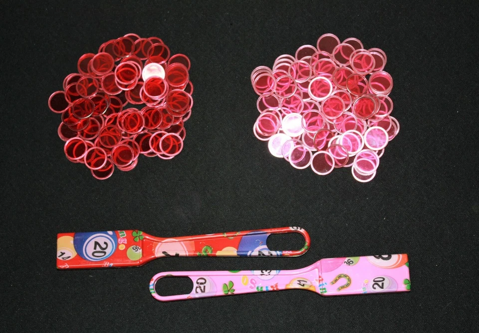 Bingo Paper Cards Blue and Red Magnetic Wand With 100 Chips Each Color