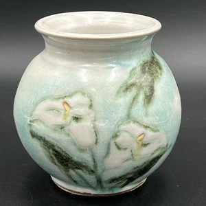 Emily Pearlman White Peace Lily Pottery Vase 6" Floral Art Pottery Vintage HTF - Picture 1 of 8