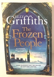 The Frozen People: An Ali Dawson Mystery by Elly Griffiths (English) Paperback B - Picture 1 of 5