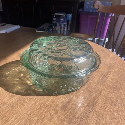 Vintage Libbey "Orchard Fruit" green 3 qt Glass Covered Casserole dish Exc Cond - Image 1 of 4