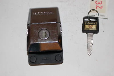 1980-1983 HONDA GOLDWING GL1100 BOLSA SELIM TRAVA DE BAGAGEM (1) COM CHAVE (TIG24)  - Imagem 1 de 4