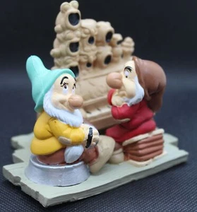 VTG Disney Classics Snow White & the Seven Dwarfs Grumpy & Bashful Figurine 3" - Picture 1 of 12