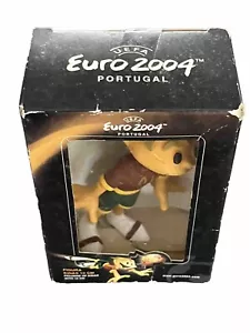 KINAS Portogallo UEFA EURO 2004 Mascotte Ufficiale (PVC) 10cm scatola originale RARA - Foto 1 di 8