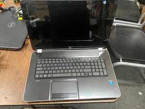 HP Pavilion 17-e116dx 17.3" no enciende piezas no probadas solo como está - Imagen 1 de 7