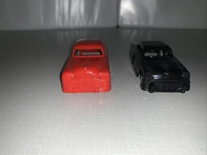Plasticville - O-O27 - V-10 Vehicles - 2  Red Black Autos - Excellent Condition - Picture 1 of 6