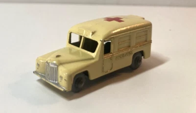 LESNEY Matchbox No. 14 AMBULANCIA DAIMLER con Cruz Roja - RUEDAS GRISES - INGLATERRA Foto 1 de 4