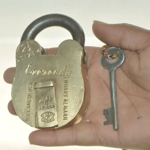 Vintage Eveready Brand Solid Button Handcrafted Fine Padlock - Picture 1 of 9